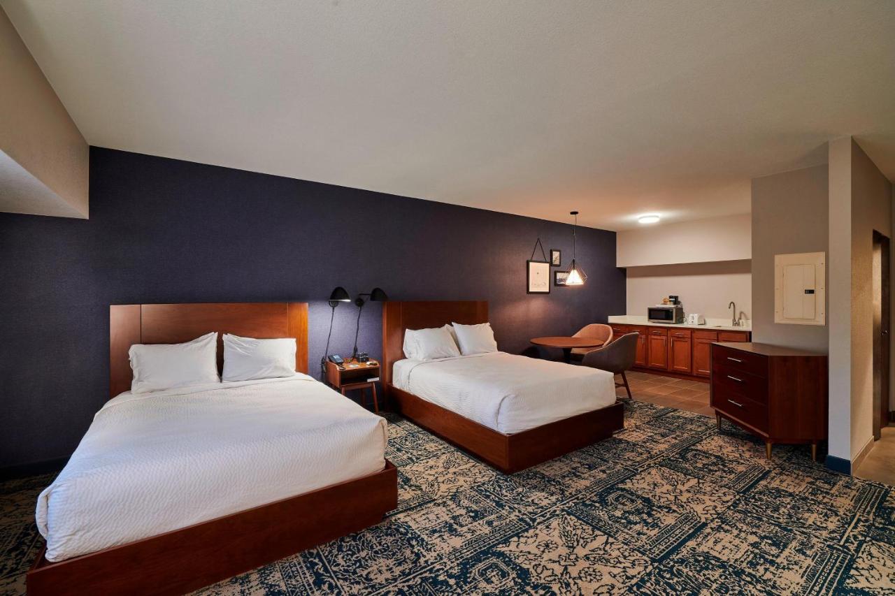 | Four Points by Sheraton Cleveland-Eastlake