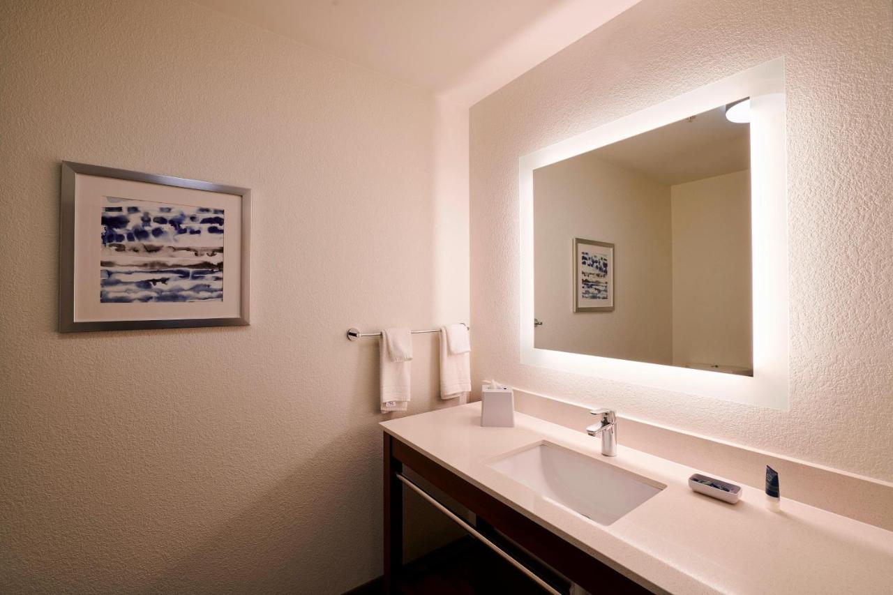 | Four Points by Sheraton Cleveland-Eastlake