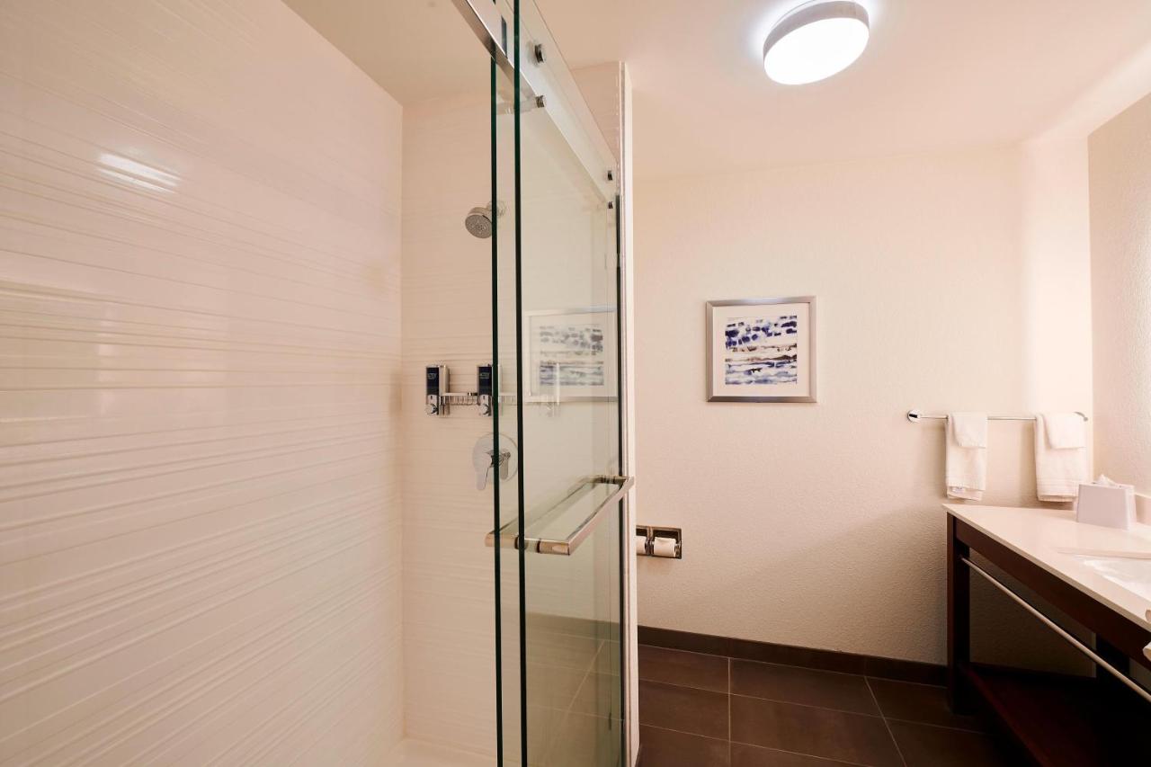 | Four Points by Sheraton Cleveland-Eastlake