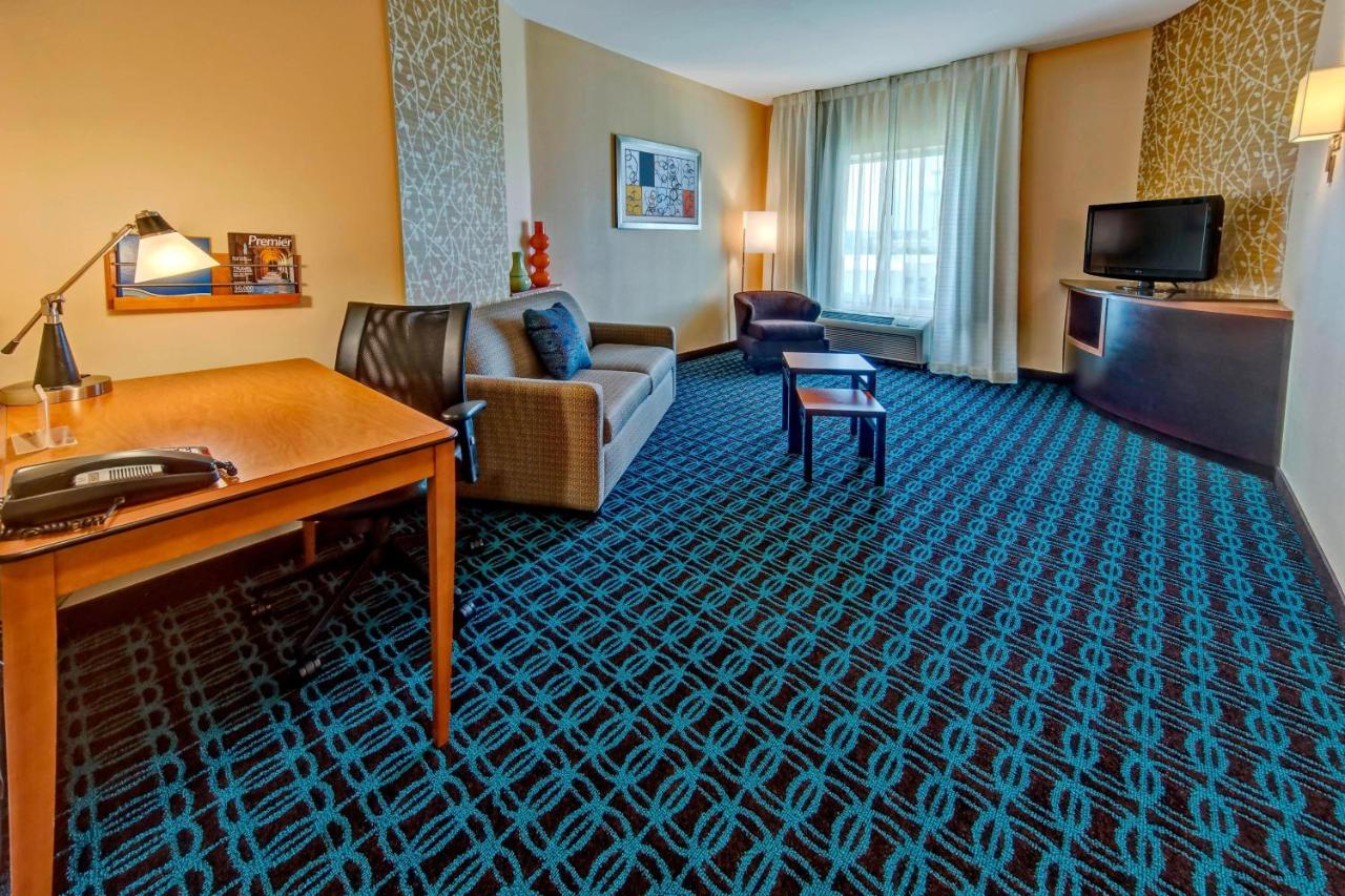 | Fairfield Inn and Suites by Marriott Weatherford