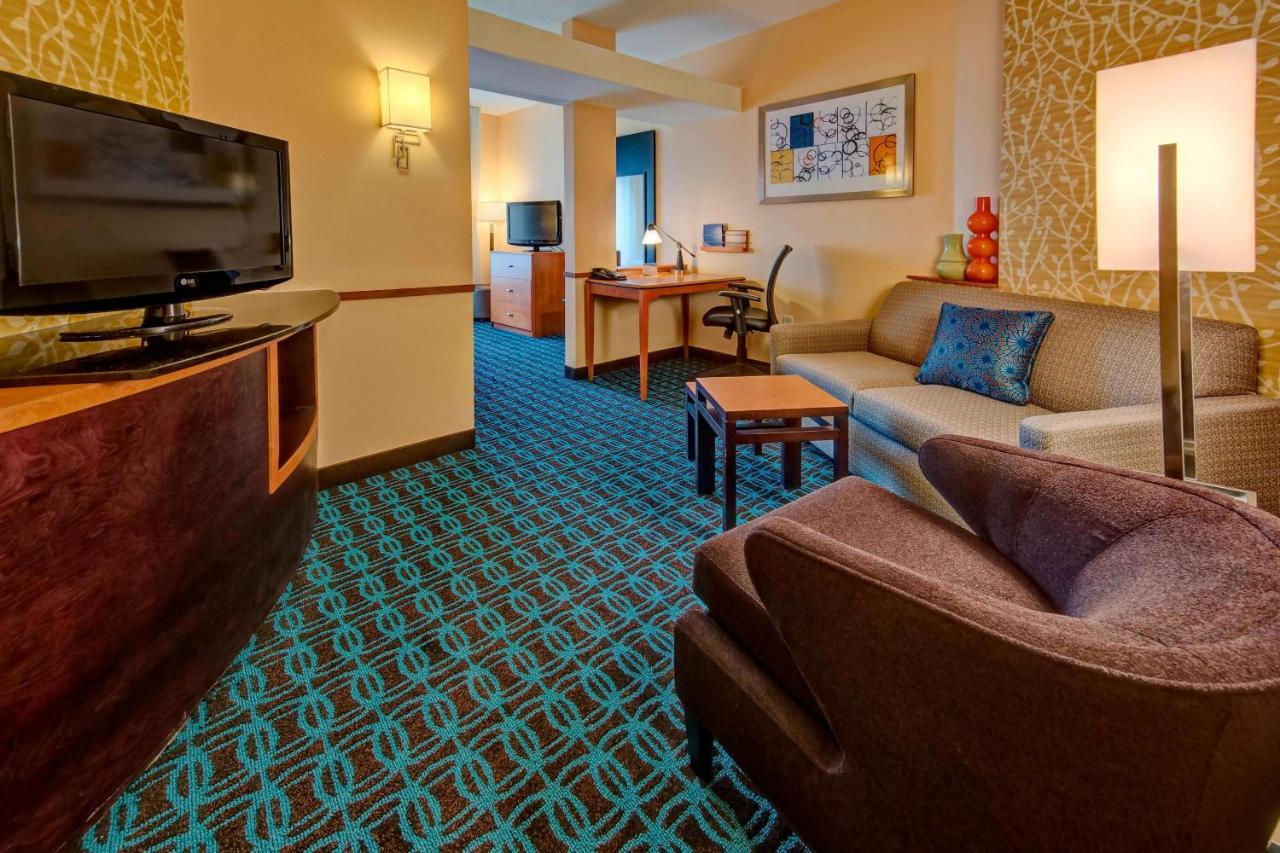 | Fairfield Inn and Suites by Marriott Weatherford