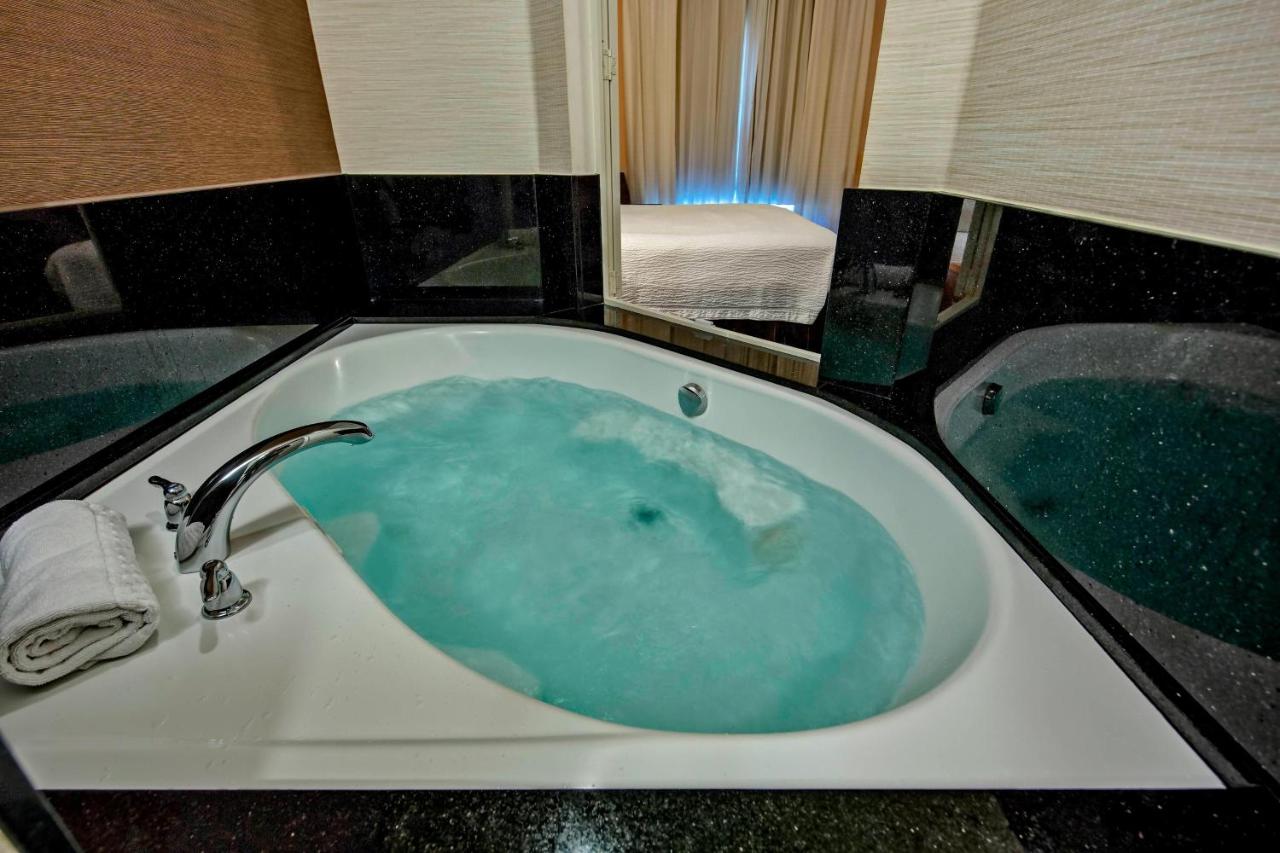 | Fairfield Inn and Suites by Marriott Weatherford