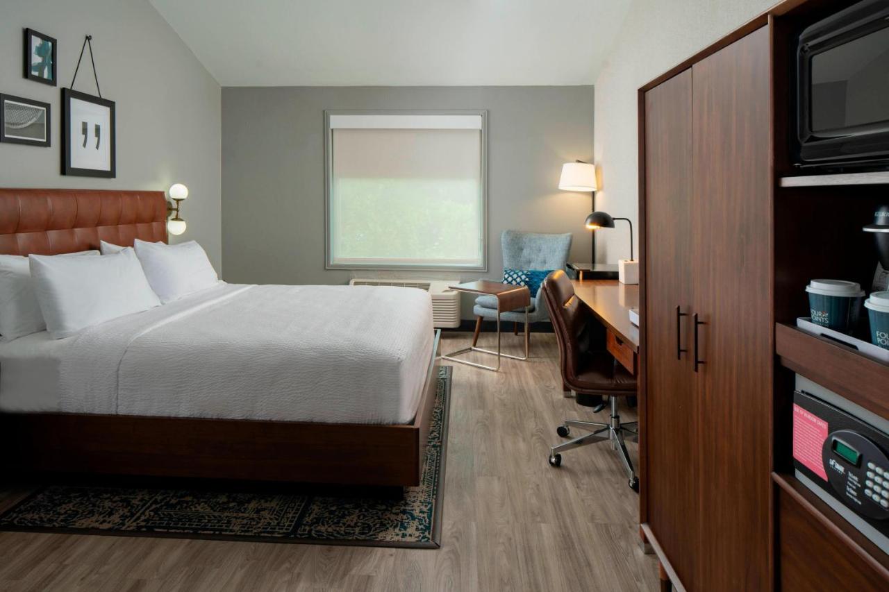 | Four Points by Sheraton Dallas Arlington Entertainment District