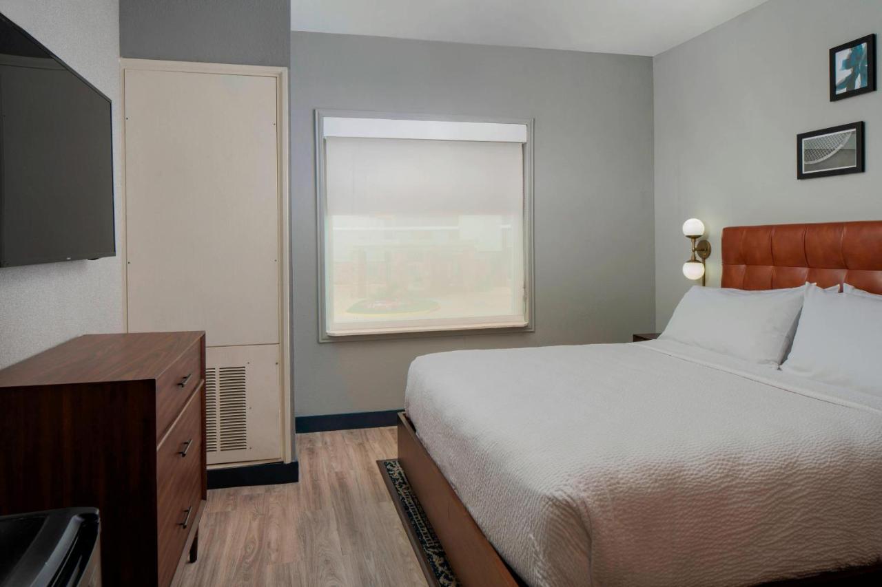  | Four Points by Sheraton Dallas Arlington Entertainment District