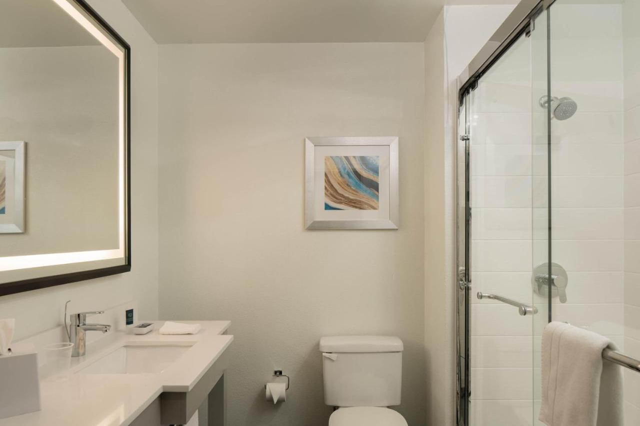 | Four Points by Sheraton Dallas Arlington Entertainment District