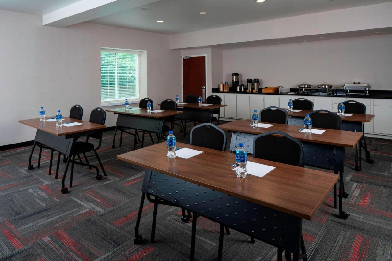 | Four Points by Sheraton Dallas Arlington Entertainment District