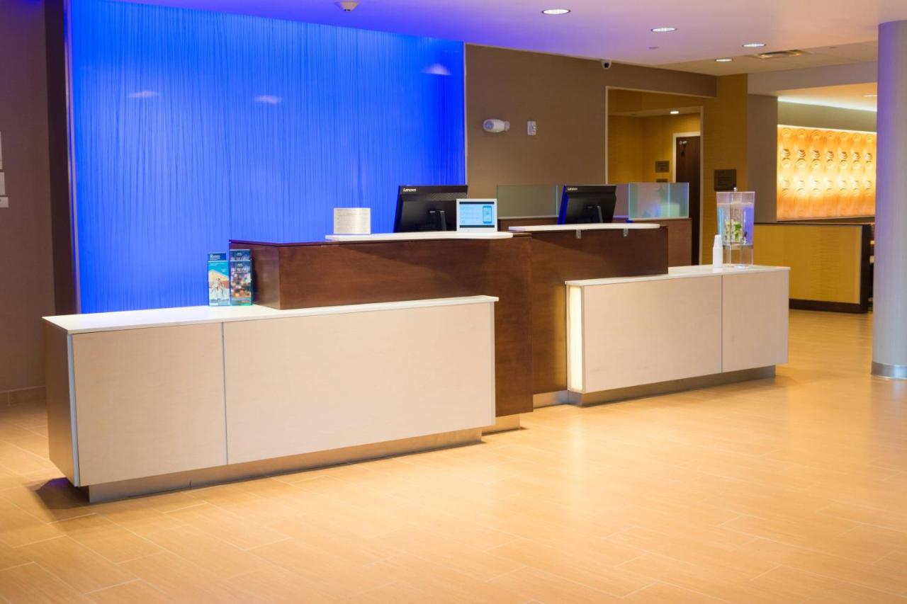 | Fairfield Inn & Suites by Marriott Dickson