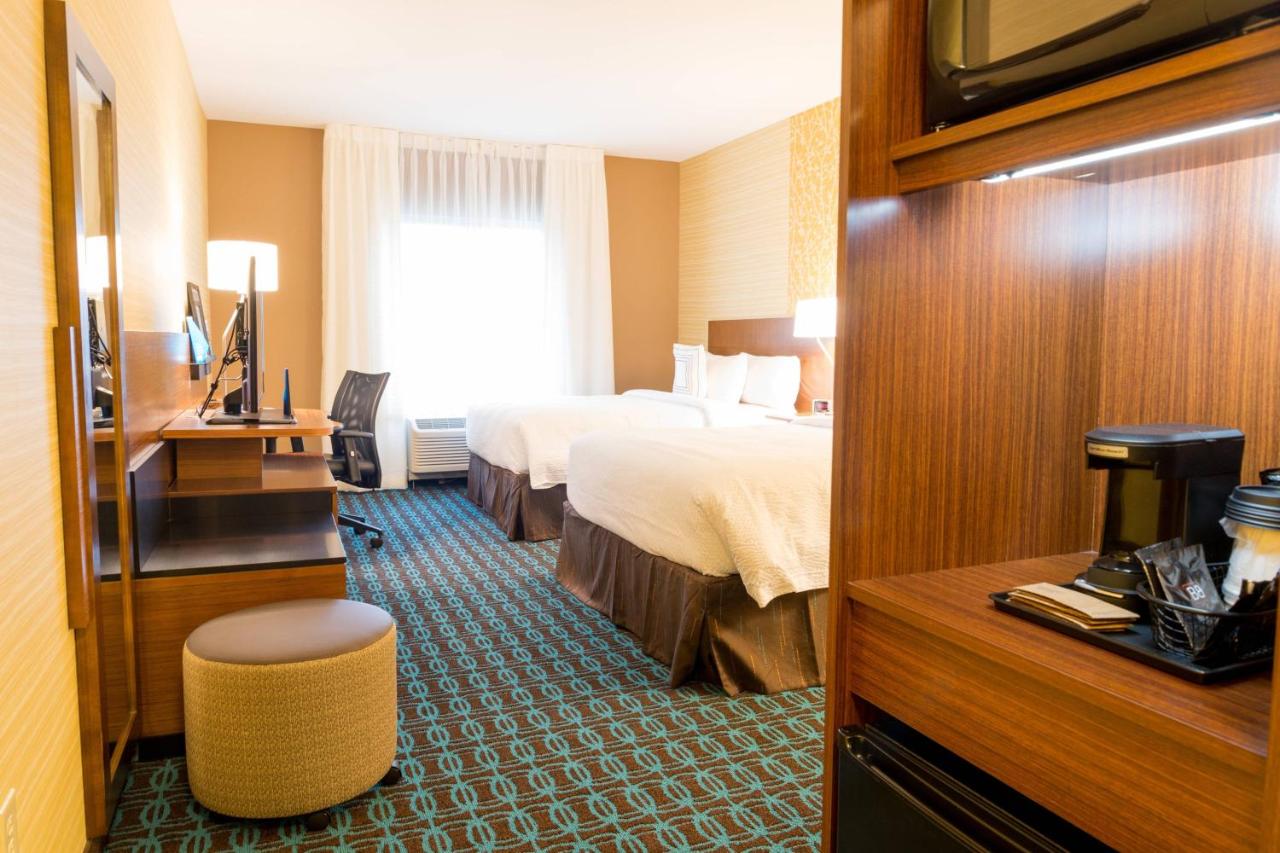 | Fairfield Inn & Suites by Marriott Dickson