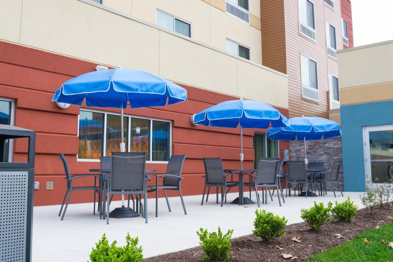 | Fairfield Inn & Suites by Marriott Dickson