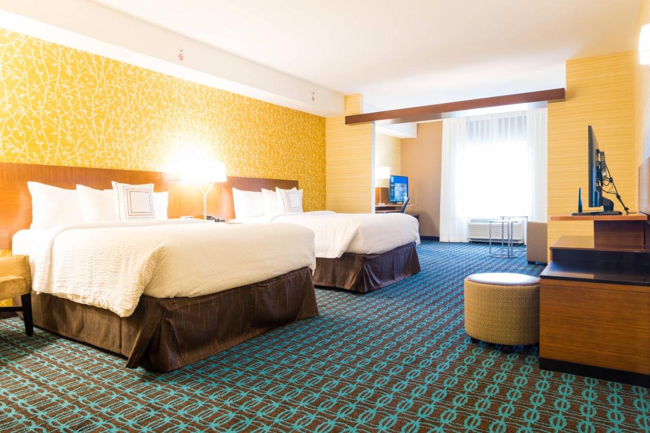| Fairfield Inn & Suites by Marriott Dickson