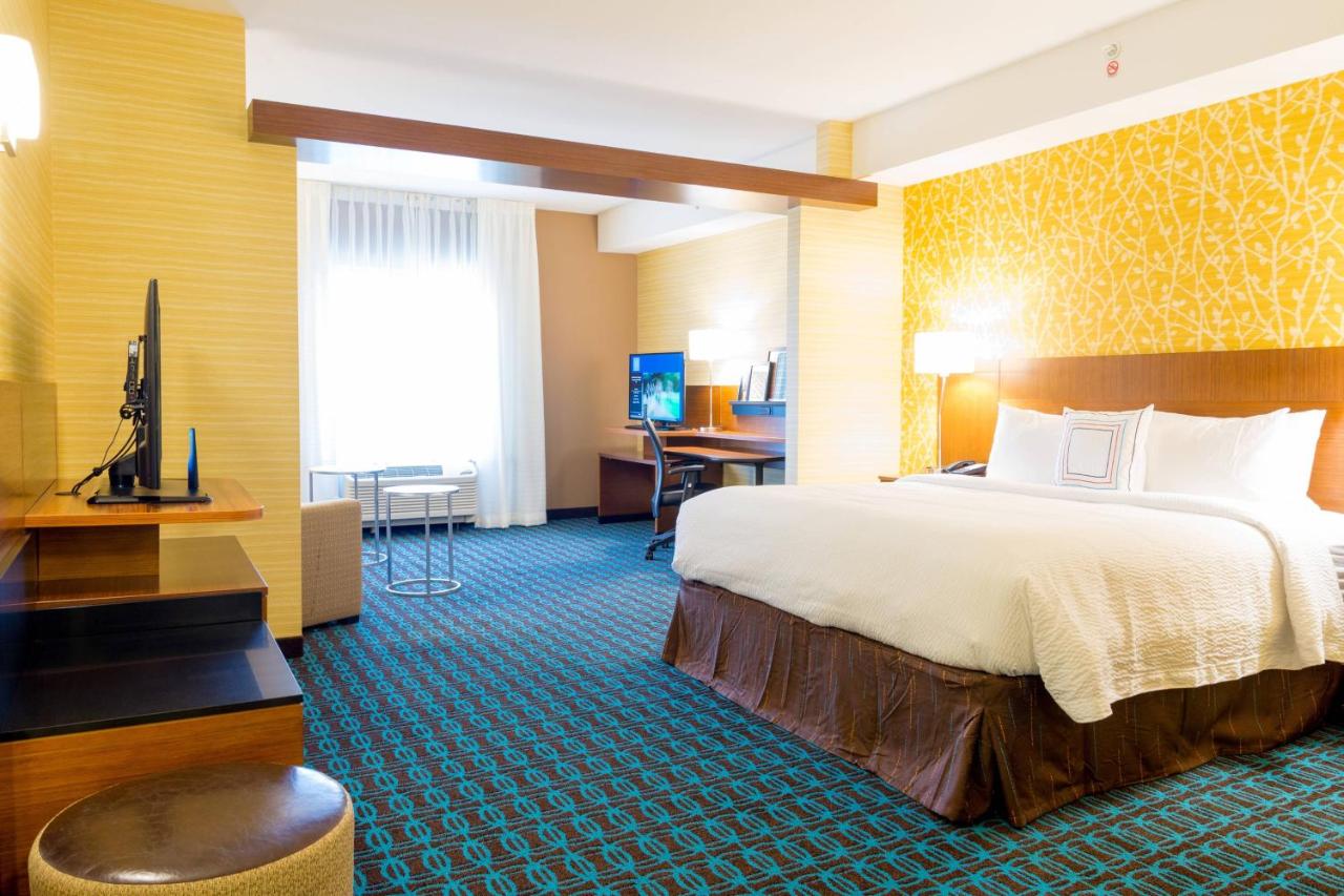 | Fairfield Inn & Suites by Marriott Dickson