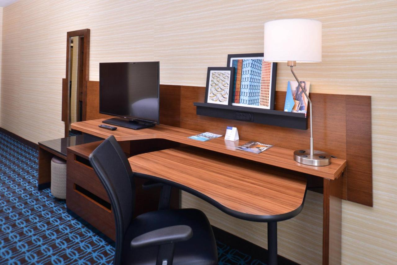 | Fairfield Inn & Suites by Marriott Farmington