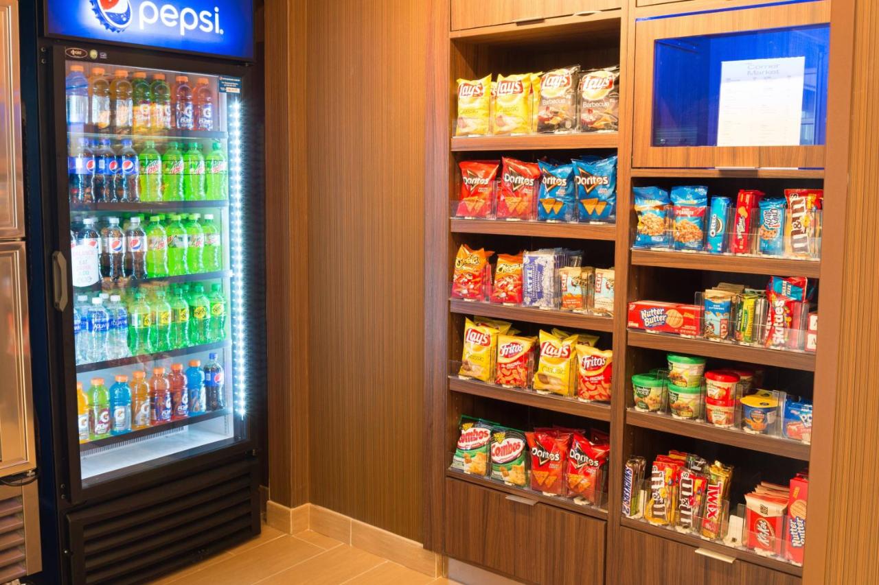 | Fairfield Inn & Suites by Marriott Dickson