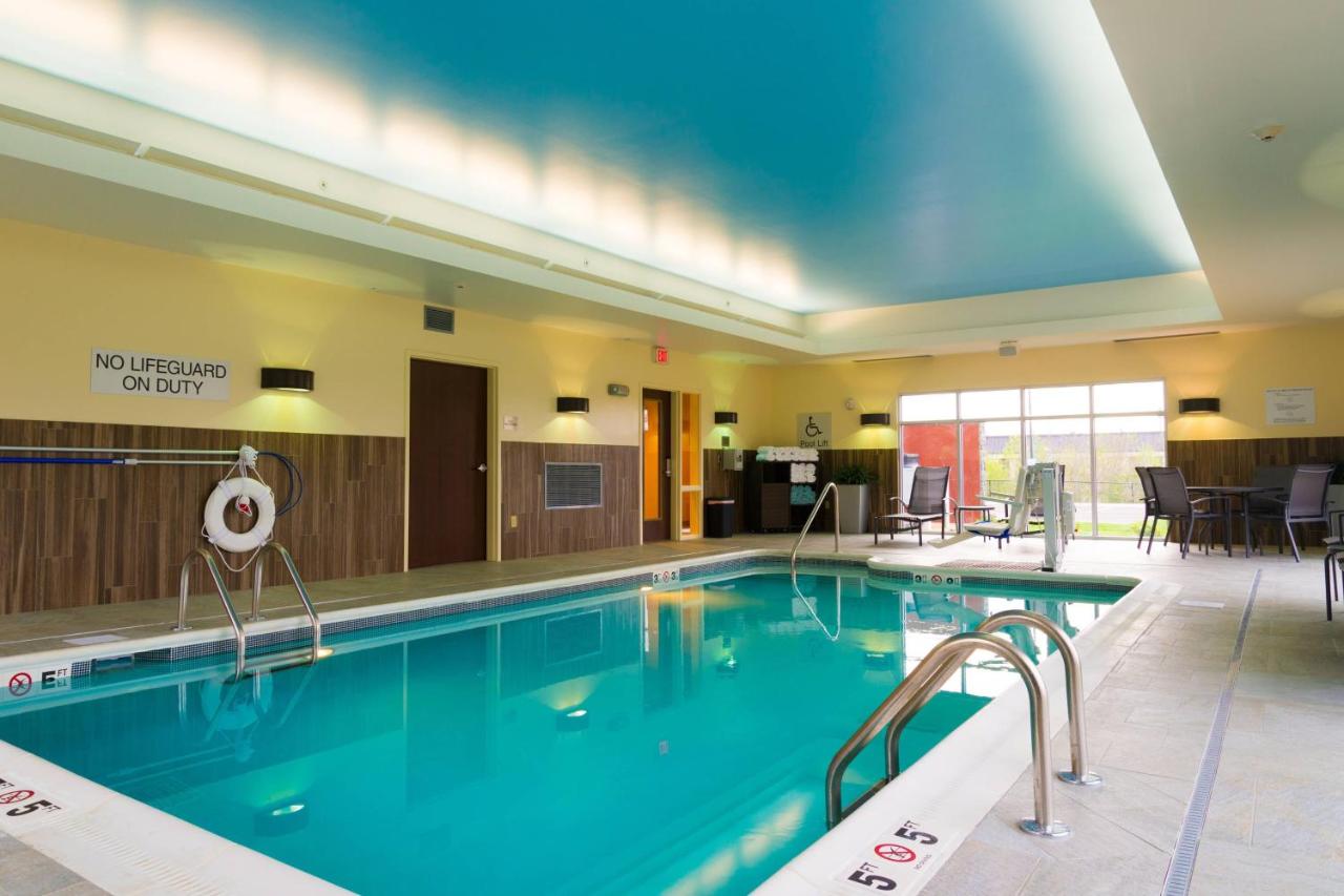 | Fairfield Inn & Suites by Marriott Dickson