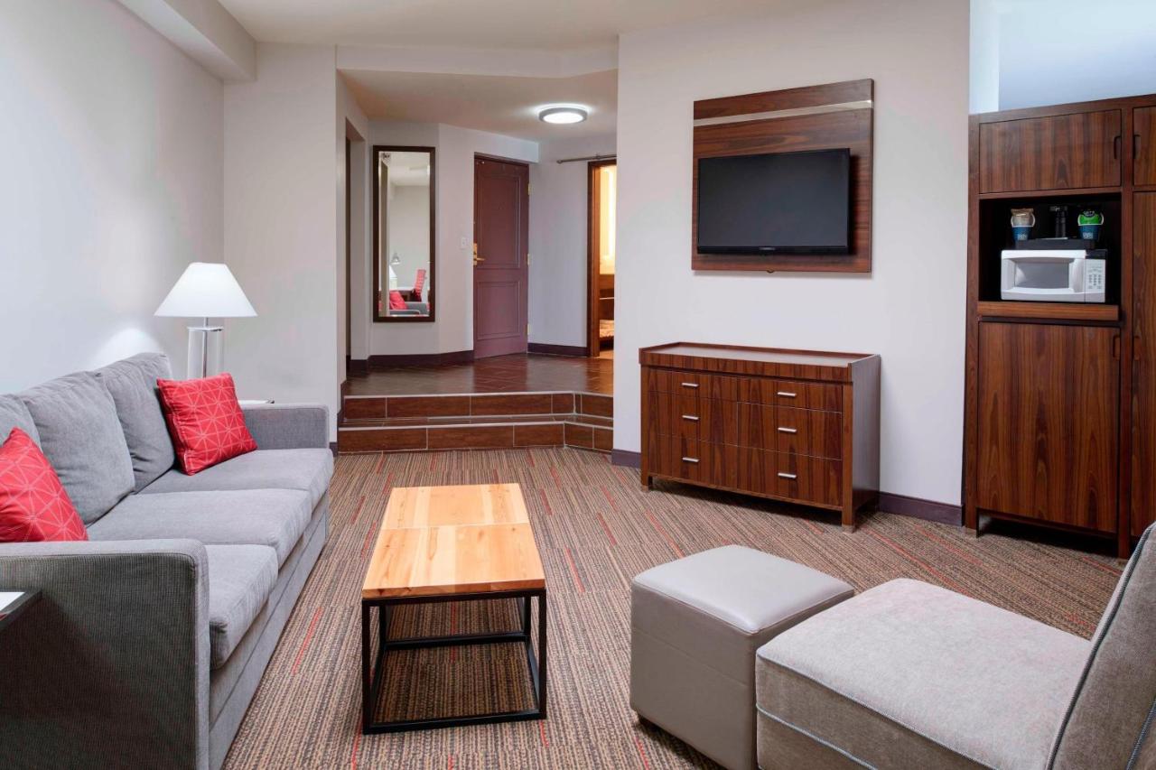 | Four Points by Sheraton Detroit Novi