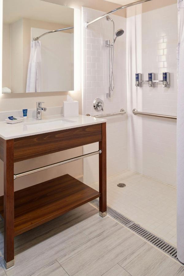 | Four Points by Sheraton Detroit Novi