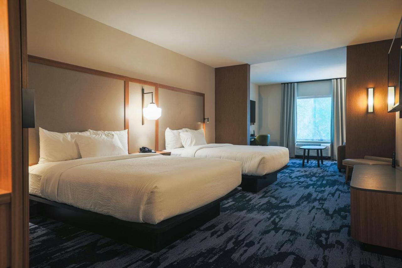 | Fairfield Inn & Suites Marquette