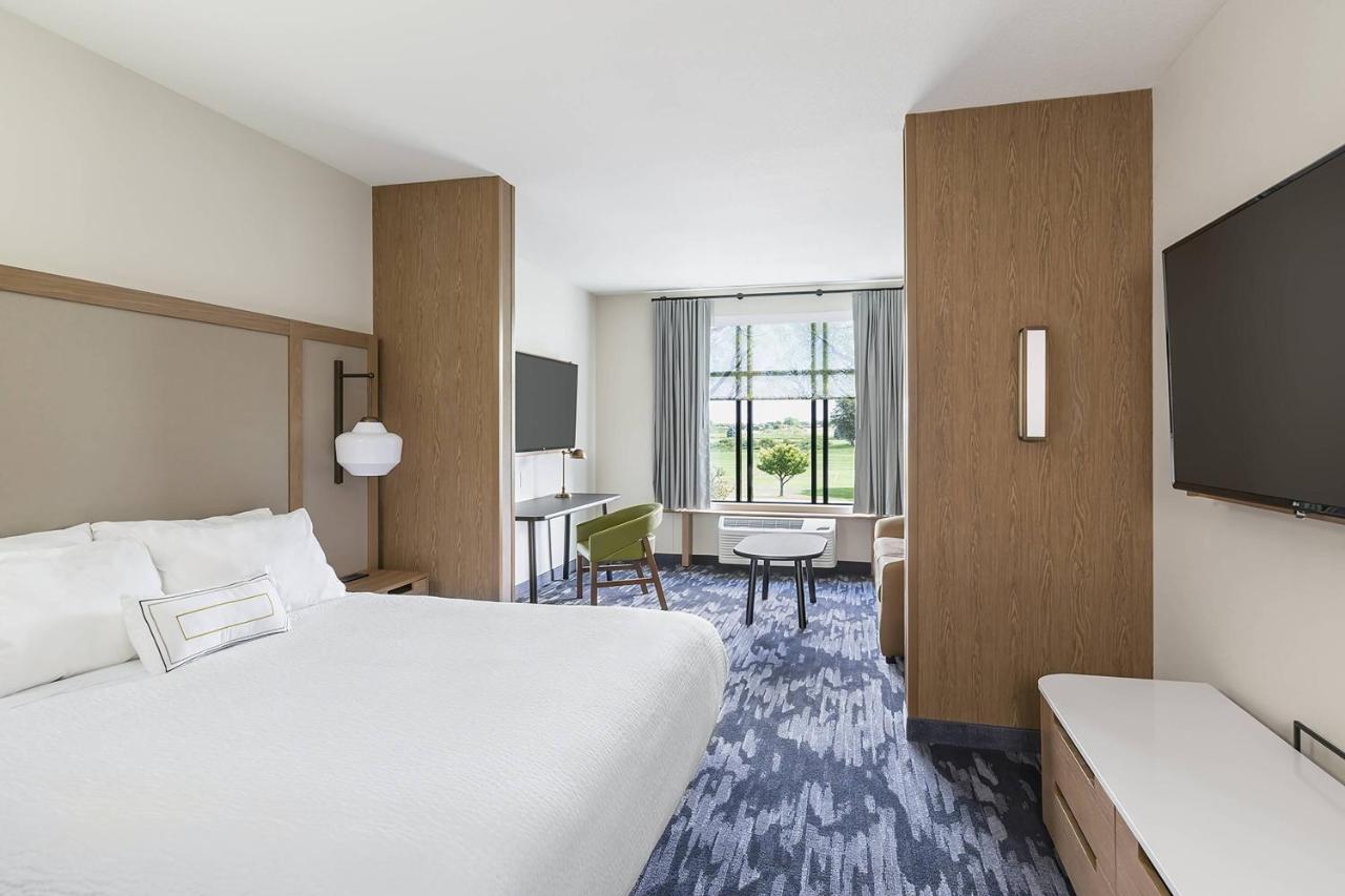 | Fairfield Inn & Suites by Marriott Minneapolis North/Blaine