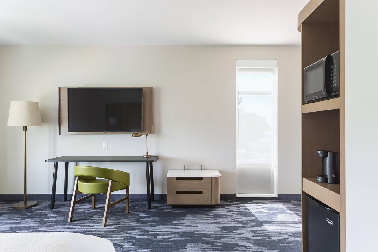 | Fairfield Inn & Suites by Marriott Minneapolis North/Blaine