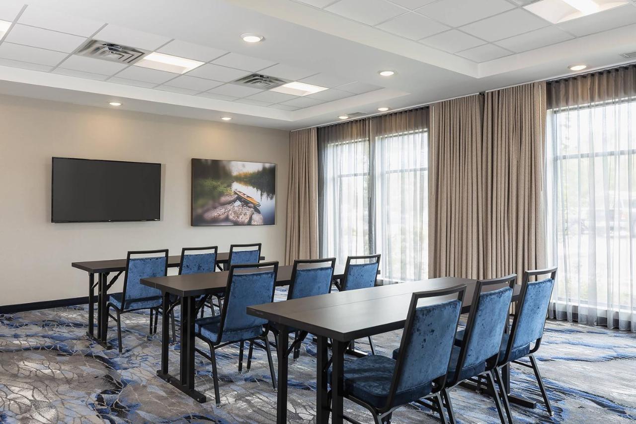 | Fairfield Inn & Suites by Marriott Minneapolis North/Blaine