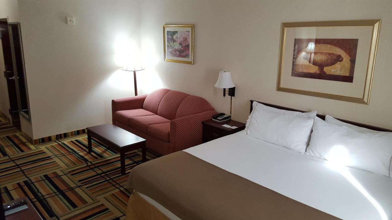 King Room - Non-Smoking at Country Inn & Suites by Radisson, Fort Worth West l-30 NAS JRB