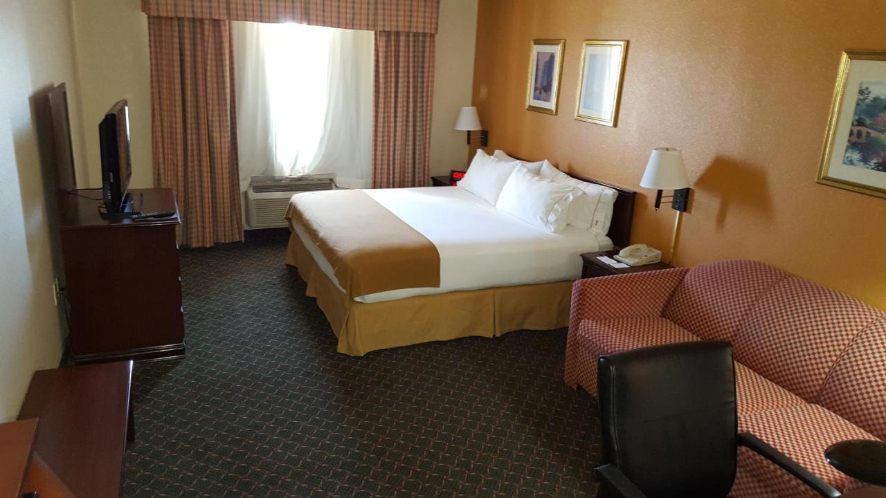 King Room - Disability Access/Non-Smoking at Country Inn & Suites by Radisson, Fort Worth West l-30 NAS JRB