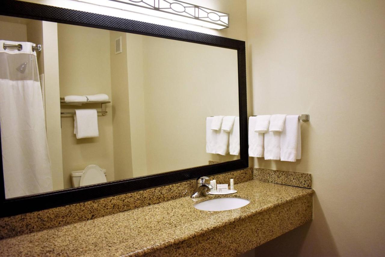 | Fairfield Inn & Suites Strasburg Shenandoah Valley