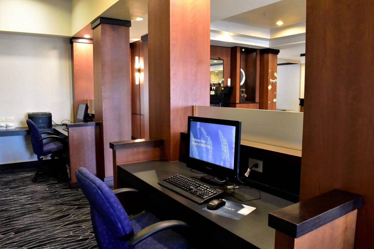 | Fairfield Inn & Suites Strasburg Shenandoah Valley