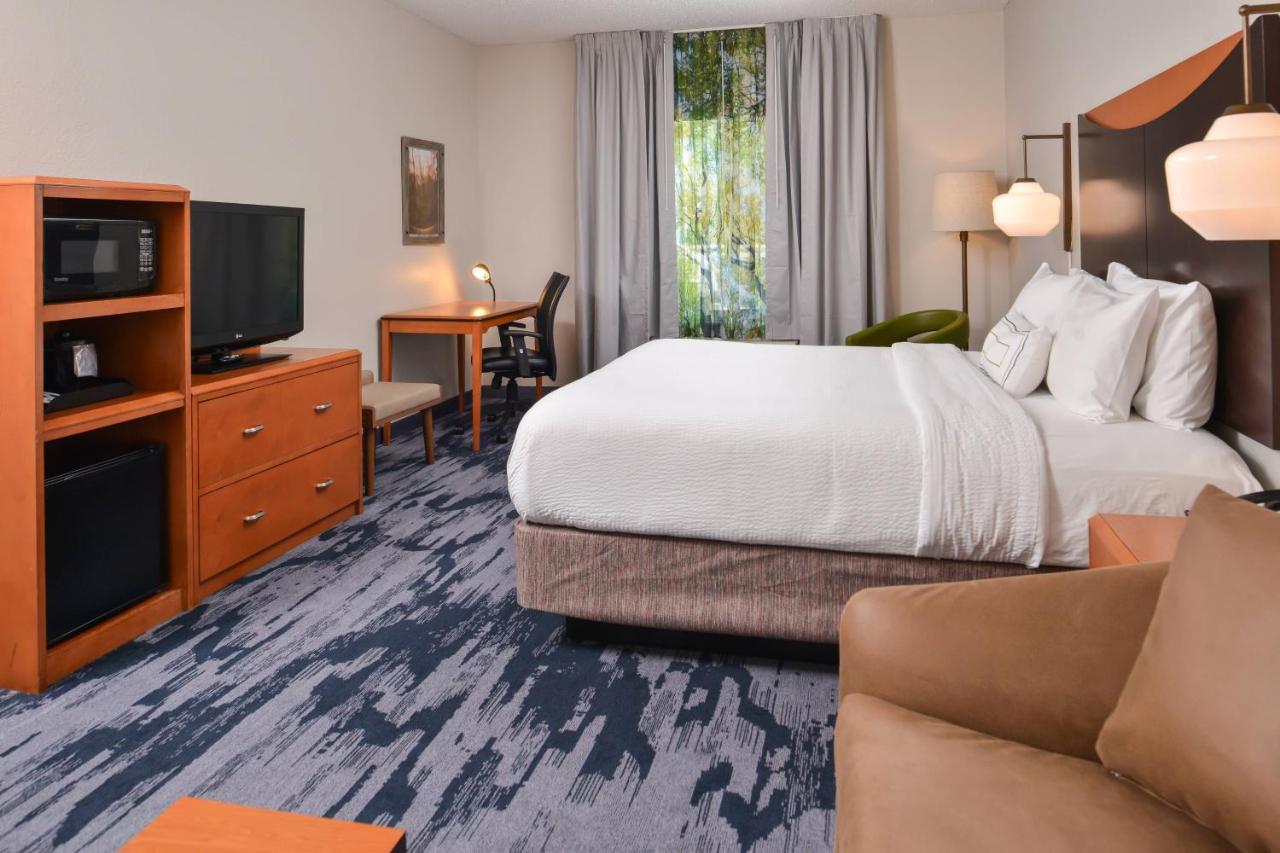Large King Room at Fairfield Inn & Suites by Marriott Ocala
