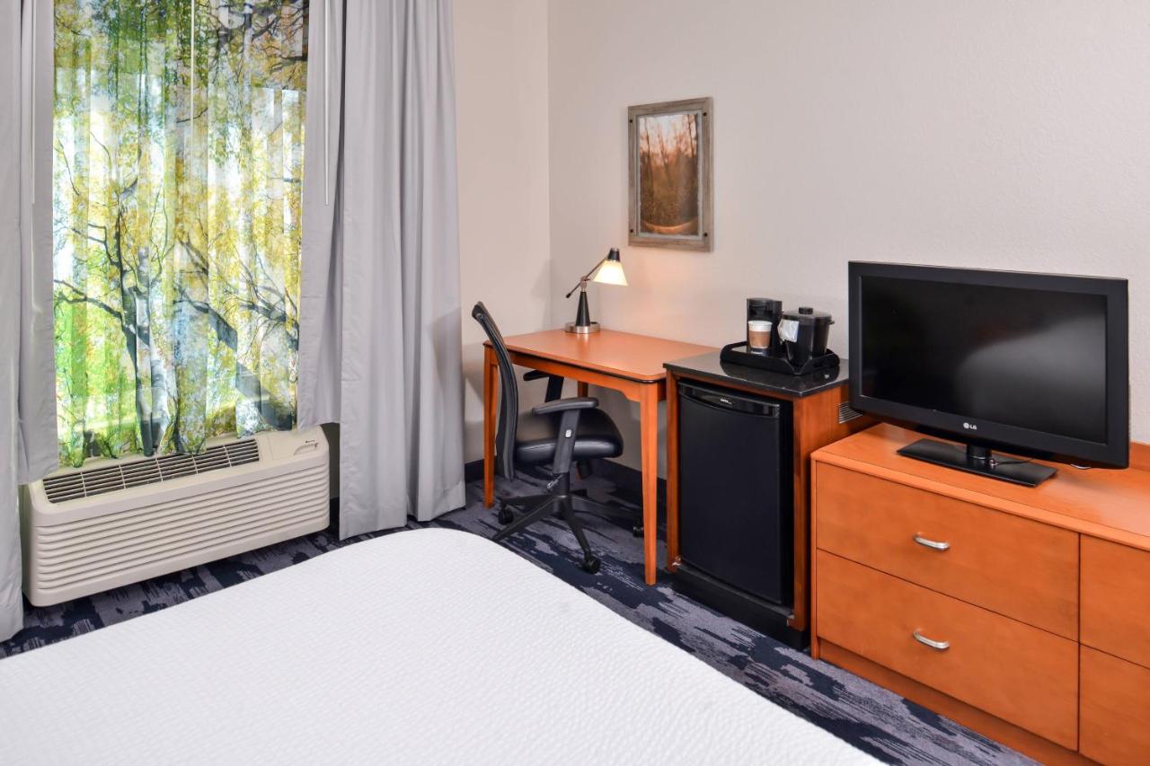 King Room at Fairfield Inn & Suites by Marriott Ocala