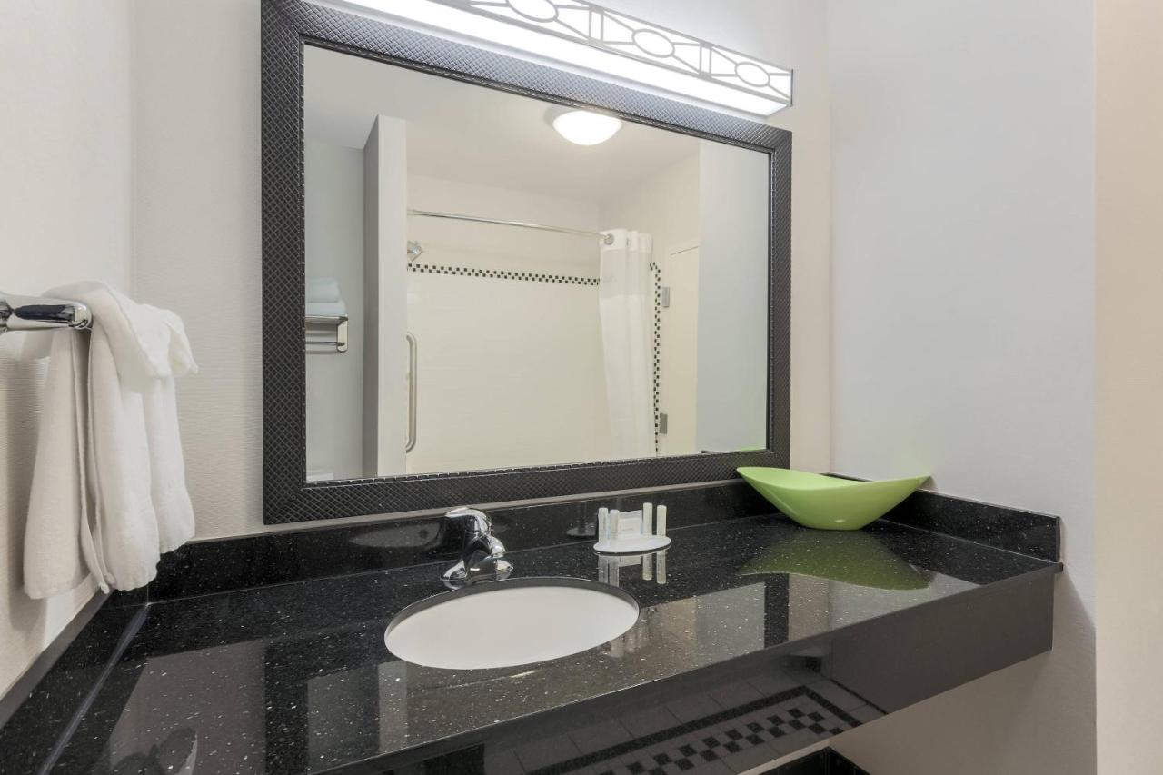 | Fairfield Inn & Suites by Marriott Mahwah