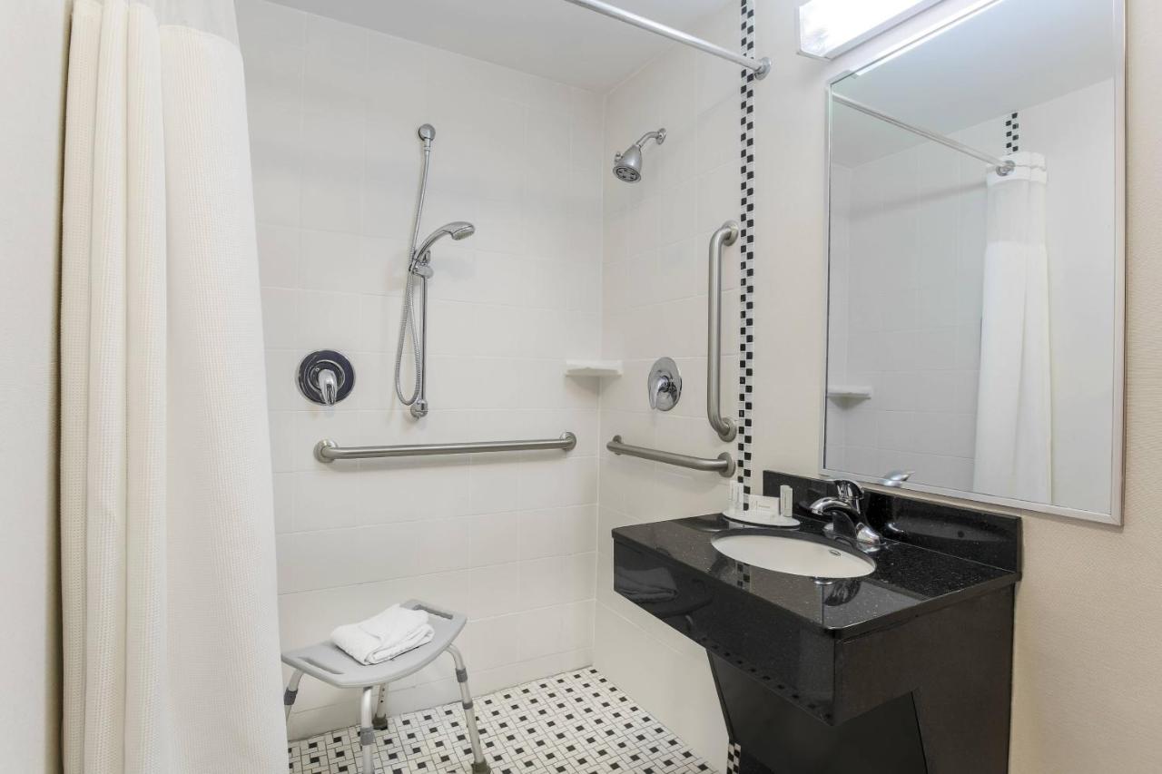 | Fairfield Inn & Suites by Marriott Mahwah