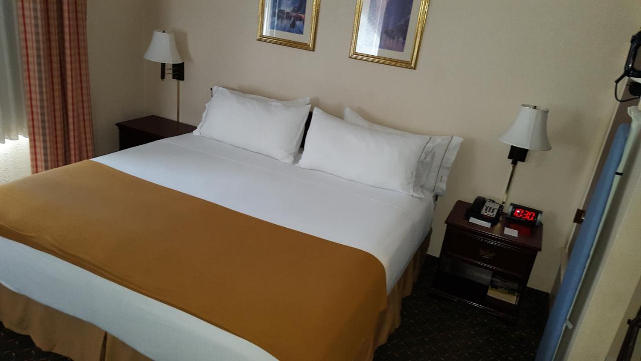 King Room with Balcony - Non-Smoking at Country Inn & Suites by Radisson, Fort Worth West l-30 NAS JRB