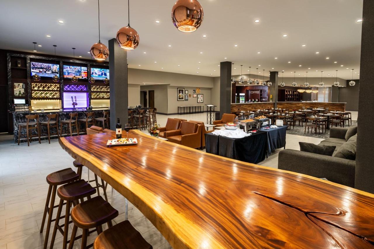 | Four Points by Sheraton Atlanta Airport West