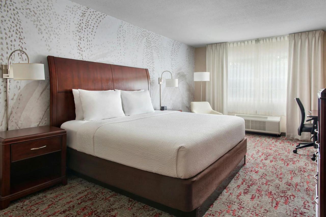 | Fairfield Inn & Suites by Marriott Great Barrington Lenox/Berkshires