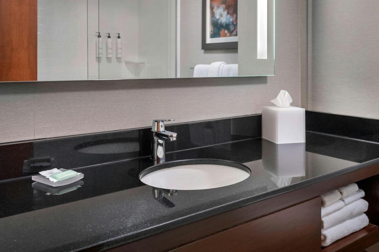| Fairfield Inn & Suites by Marriott Great Barrington Lenox/Berkshires
