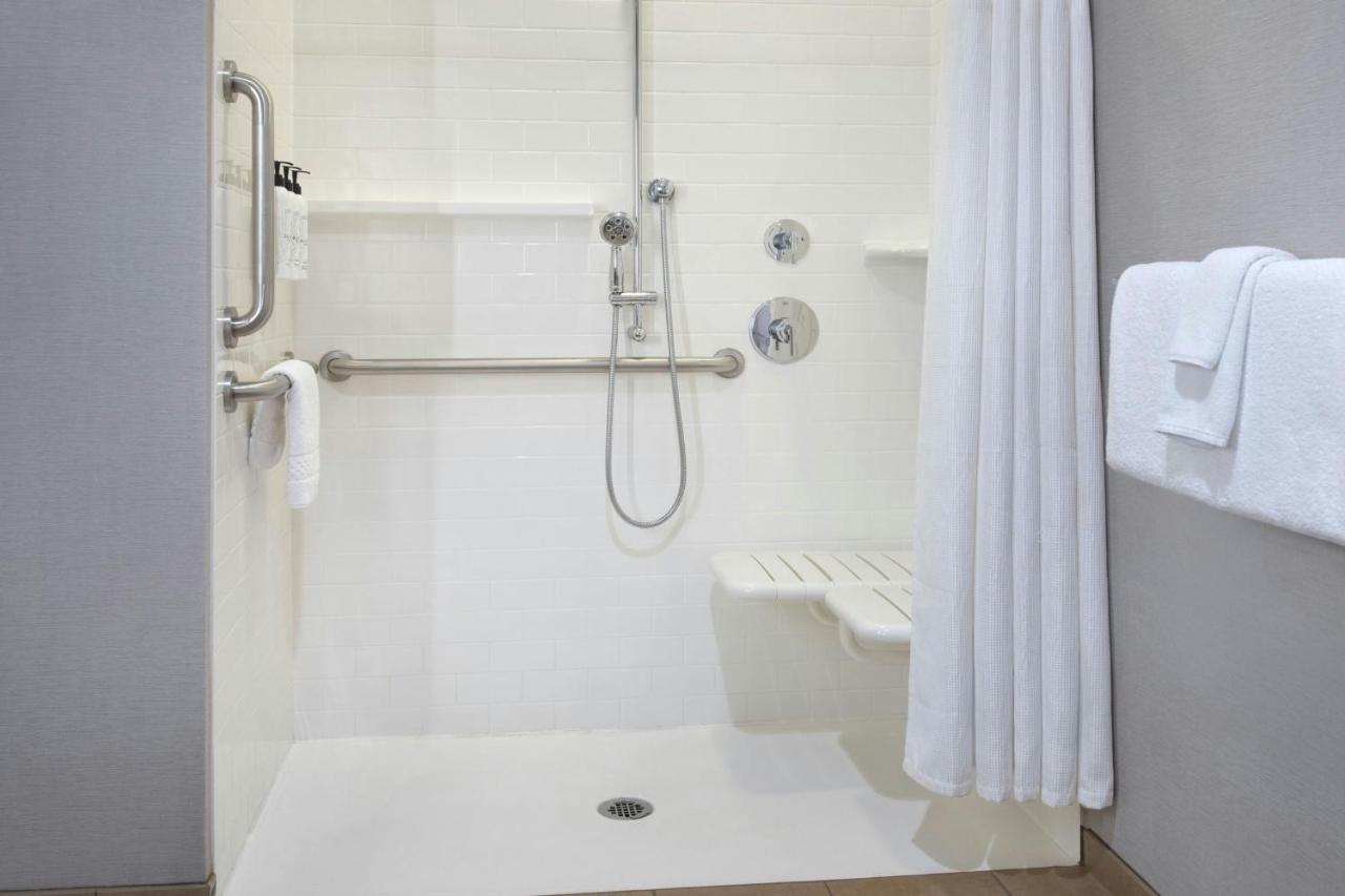 | Fairfield Inn & Suites by Marriott Great Barrington Lenox/Berkshires