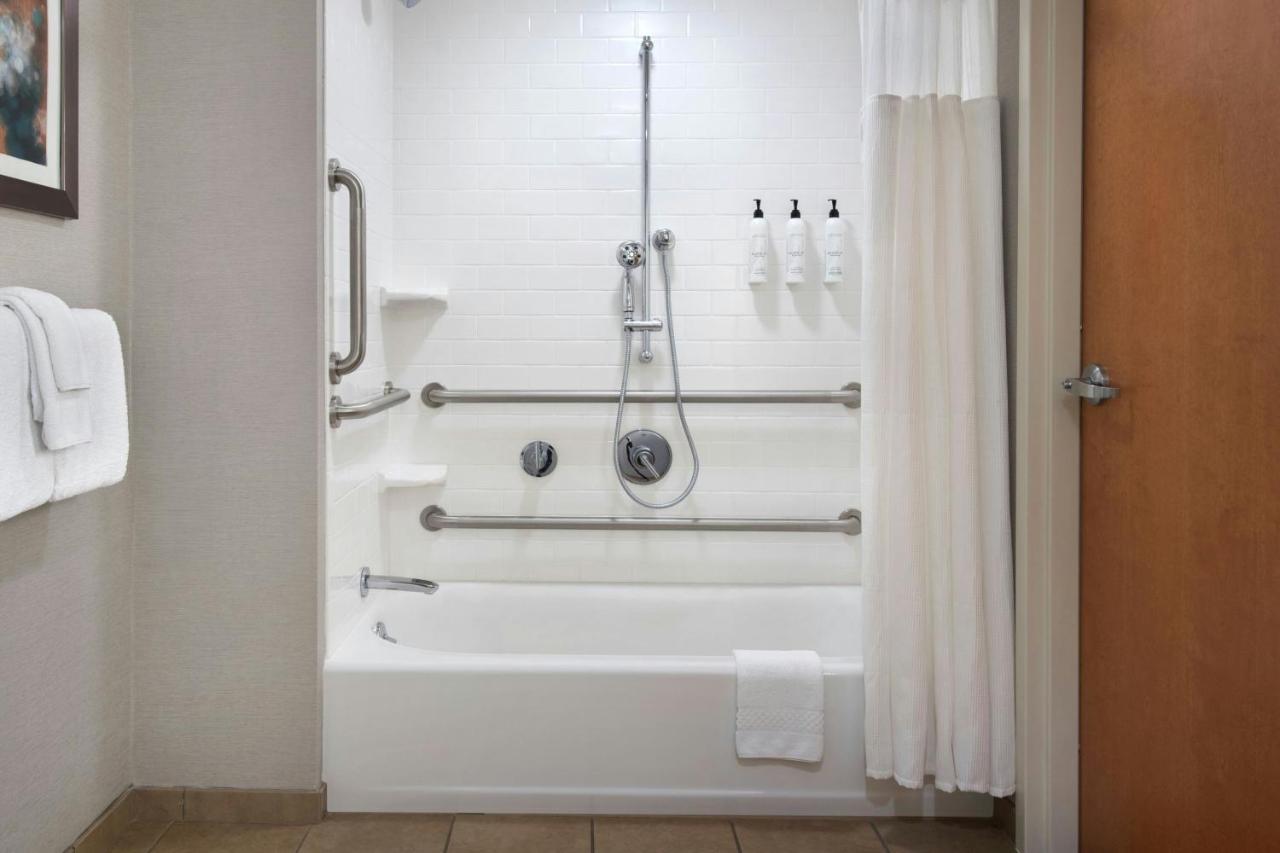 | Fairfield Inn & Suites by Marriott Great Barrington Lenox/Berkshires