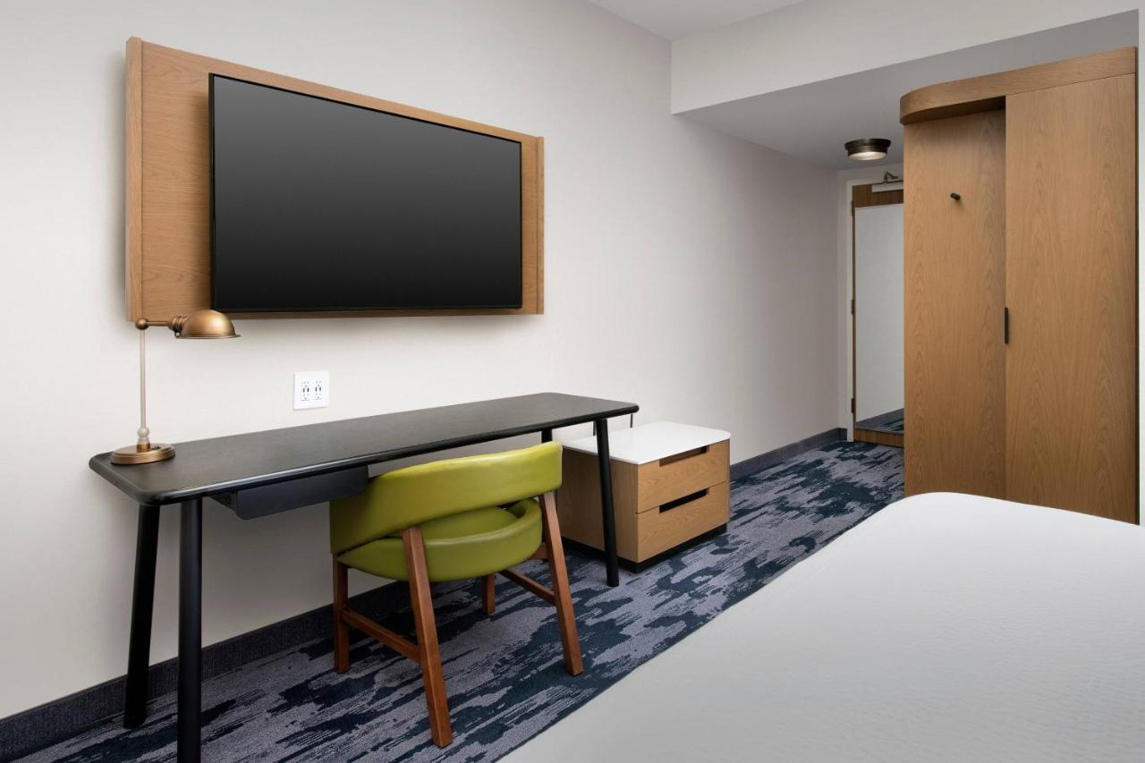 Guest Room, 1 King at Fairfield Inn & Suites by Marriott Knoxville Lenoir City/I-75