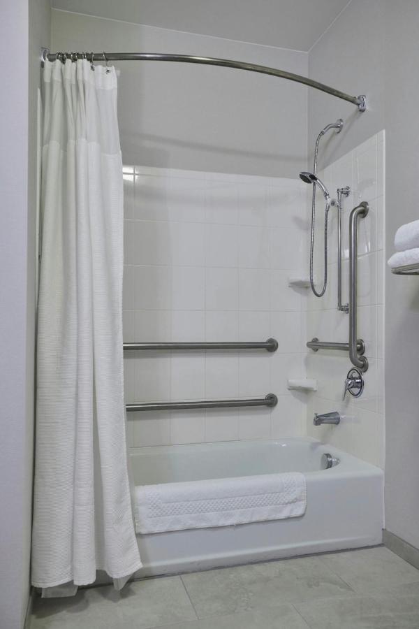 | Fairfield Inn & Suites by Marriott Burlington