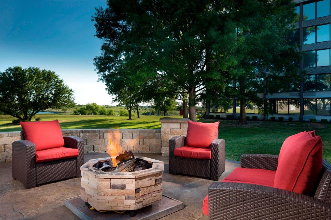 | Four Points by Sheraton Kansas City Airport