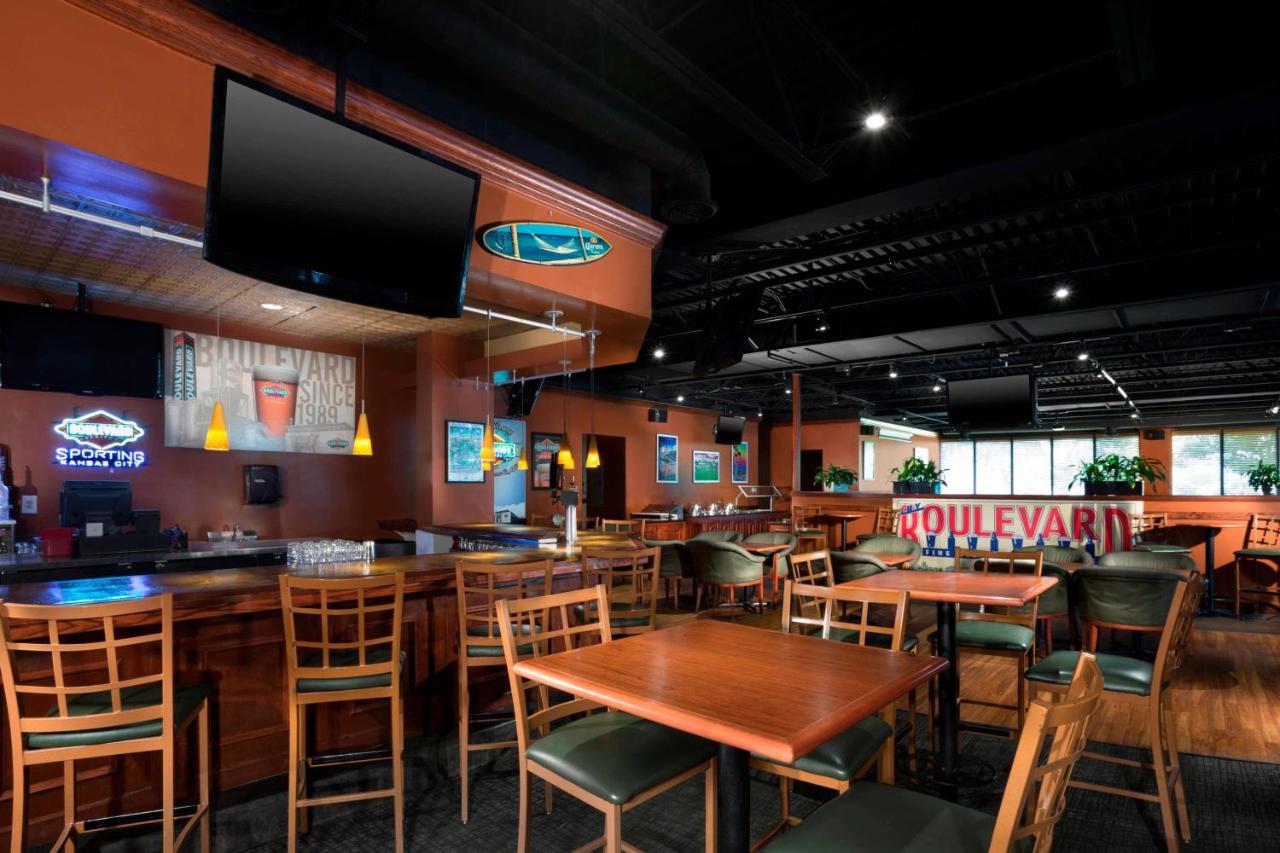 | Four Points by Sheraton Kansas City Airport