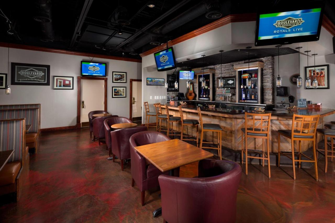 | Four Points by Sheraton Kansas City Airport
