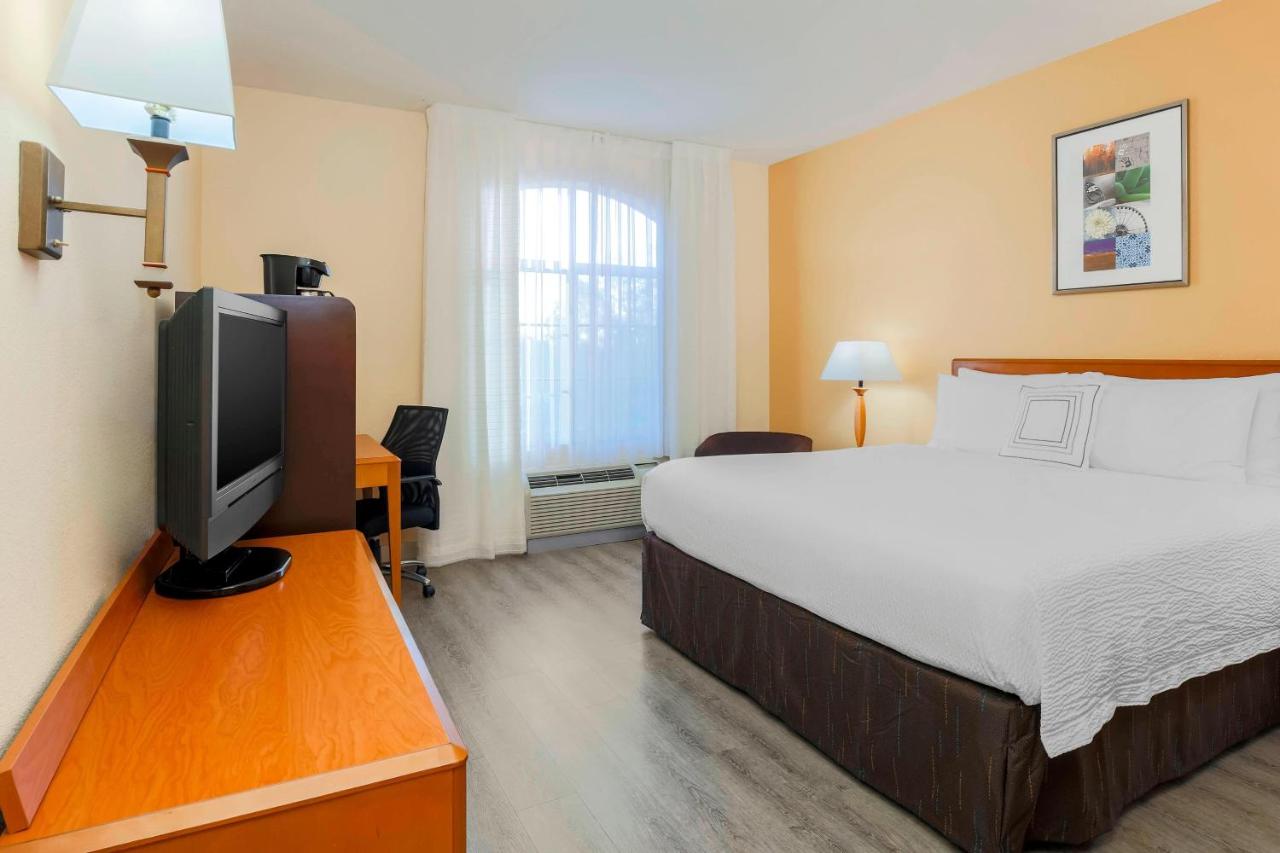 | Fairfield Inn & Suites Temecula