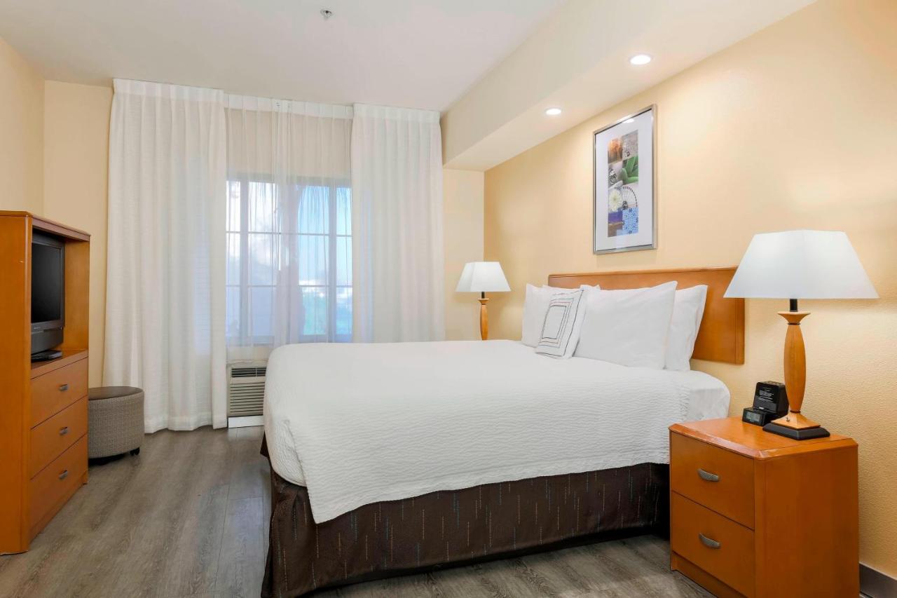 | Fairfield Inn & Suites Temecula