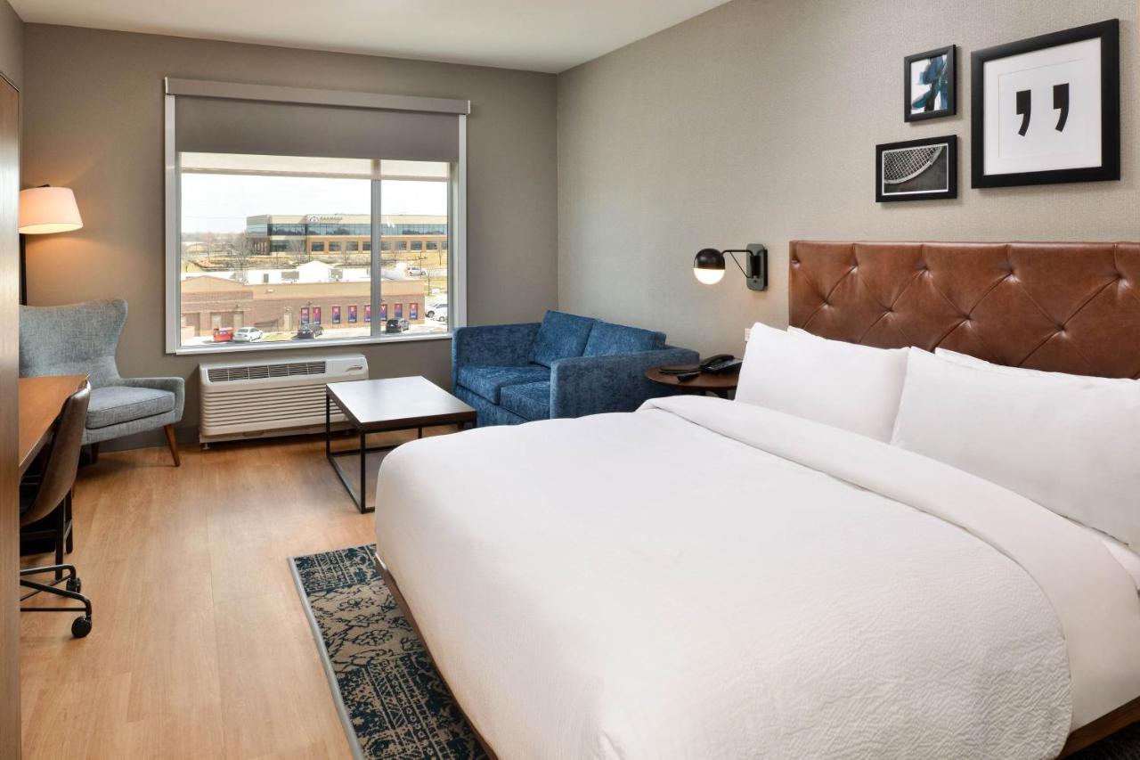 Executive King Suite with Sofa Bed at Four Points by Sheraton Kansas City Olathe