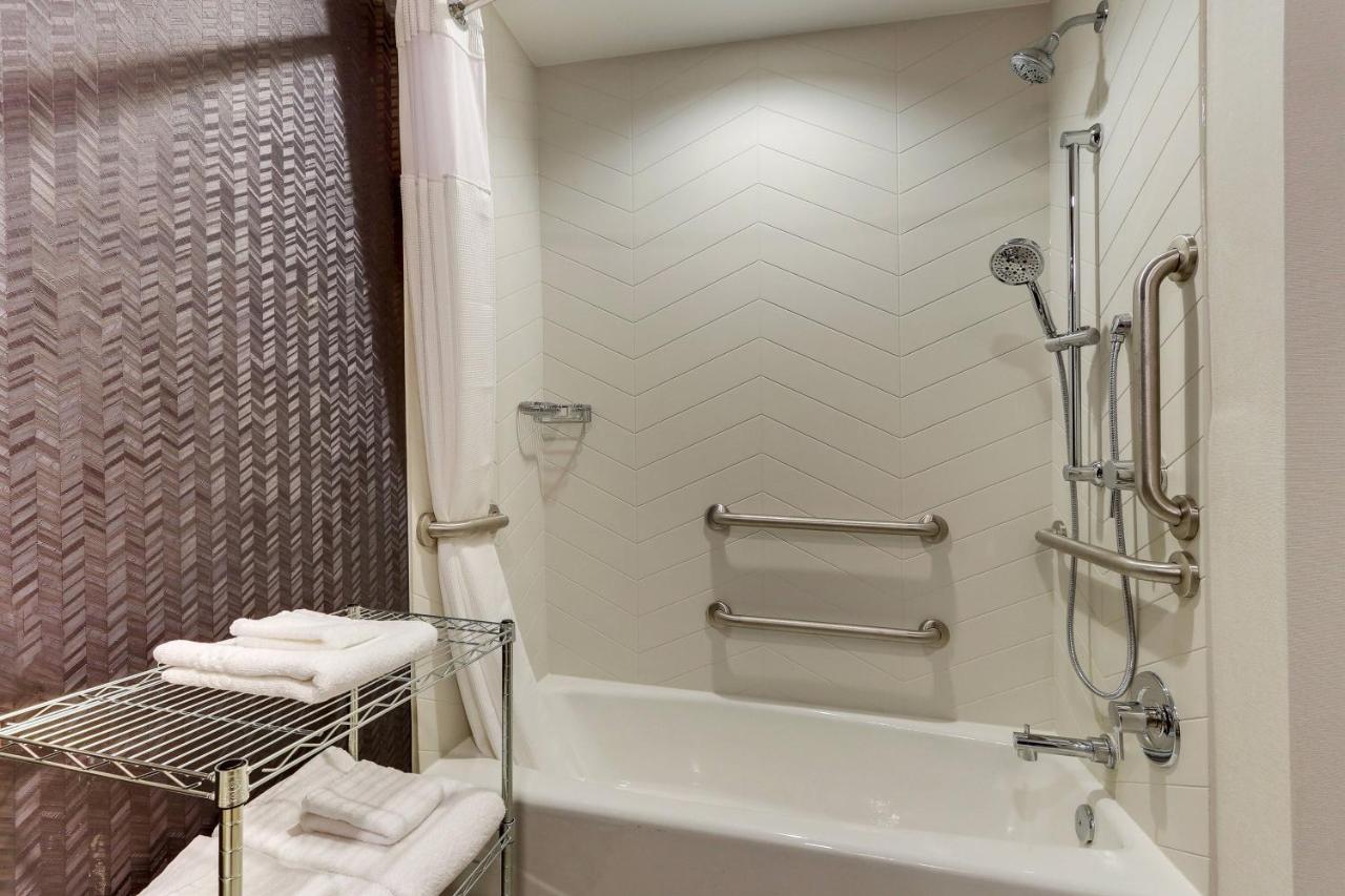 | Fairfield Inn & Suites Southport