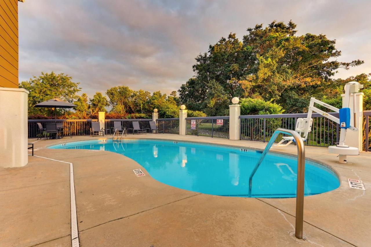 | Fairfield Inn & Suites Southport