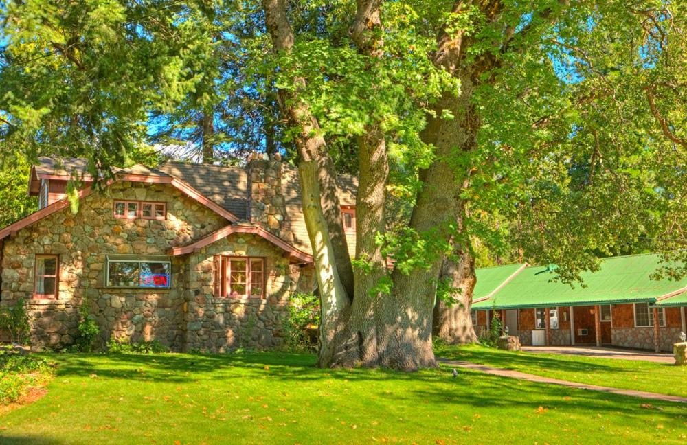 | Strawberry Valley Inn