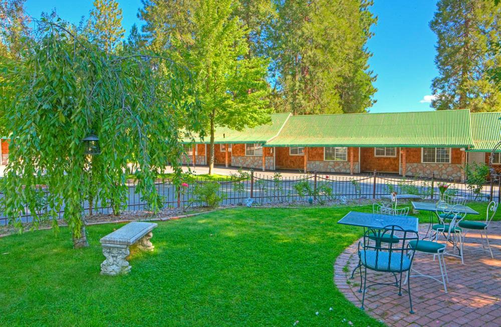 | Strawberry Valley Inn